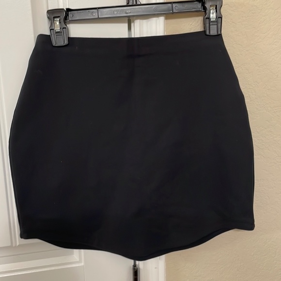 Abercrombie & Fitch Ponte Curved Hem Mini Skirt - Picture 3 of 6